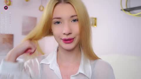 Snapshot of sunnmoonn chatting on February 10, 2:43 pm Lily online show from February 10, 2:43 pm