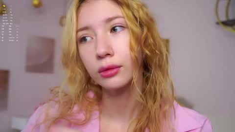 Snapshot of sunnmoonn chatting on February 15, 2:36 pm Lily online show from February 15, 2:36 pm