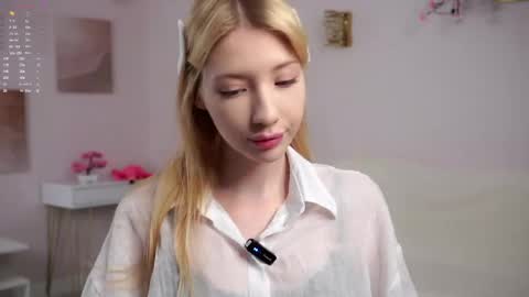 Lily online show from March 22, 2:31 pm