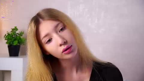 Lily online show from June 27, 2:55 pm