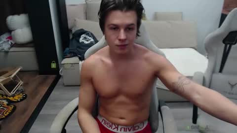 Snapshot of sunny1girl chatting on December 15, 2:32 pm Alice and Sergey online show from December 15, 2:32 pm