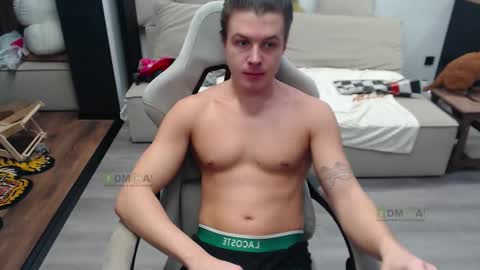 Snapshot of sunny1girl chatting on December 17, 9:37 am Alice and Sergey online show from December 17, 9:37 am