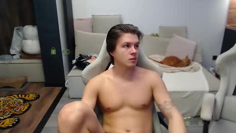 Snapshot of sunny1girl chatting on January 6, 7:45 am Alice and Sergey online show from January 6, 7:45 am