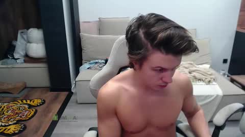 Snapshot of sunny1girl chatting on January 7, 7:55 am Alice and Sergey online show from January 7, 7:55 am