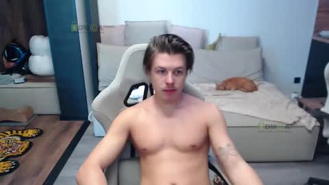 Snapshot of sunny1girl chatting on February 3, 8:30 am Alice and Sergey online show from February 3, 8:30 am