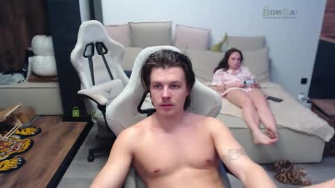 Snapshot of sunny1girl chatting on February 4, 8:14 pm Alice and Sergey online show from February 4, 8:14 pm