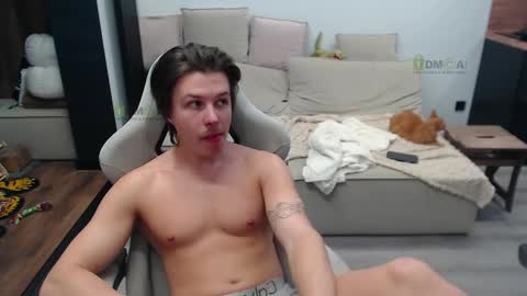 Snapshot of sunny1girl chatting on February 9, 7:01 am Alice and Sergey online show from February 9, 7:01 am