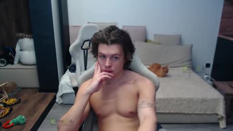 Snapshot of sunny1girl chatting on February 20, 6:59 am Alice and Sergey online show from February 20, 6:59 am