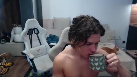 Snapshot of sunny1girl chatting on February 21, 6:36 am Alice and Sergey online show from February 21, 6:36 am