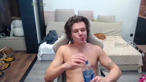 Snapshot of sunny1girl chatting on February 22, 10:58 am Alice and Sergey online show from February 22, 10:58 am