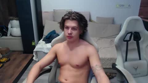 Snapshot of sunny1girl chatting on February 26, 6:23 am Alice and Sergey online show from February 26, 6:23 am