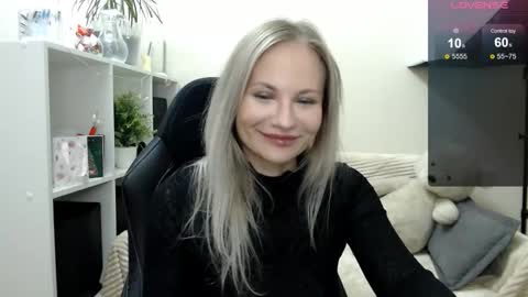 Naomi online show from November 11, 5:02 pm