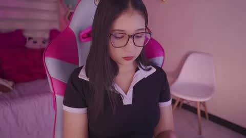 Snapshot of sunny_flower_ chatting on December 18, 1:55 am SUNNY online show from December 18, 1:55 am