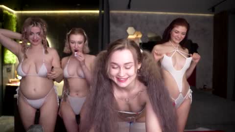 Fia  -  TG -  Mia -  Alice -  online show from November 4, 1:27 am