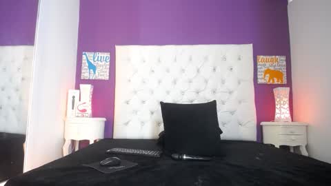 Snapshot of sunnygilmore chatting on December 3, 11:24 pm Sunny online show from December 3, 11:24 pm