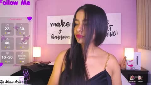 Snapshot of sunnygilmore chatting on December 21, 9:36 pm Sunny online show from December 21, 9:36 pm