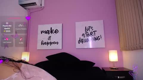 Snapshot of sunnygilmore chatting on December 29, 8:15 pm Sunny online show from December 29, 8:15 pm