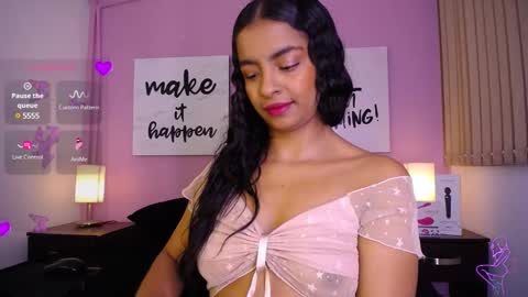 Snapshot of sunnygilmore chatting on December 29, 11:18 pm Sunny online show from December 29, 11:18 pm