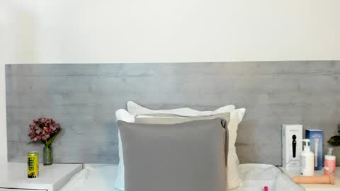 sunnywhitee online show from March 30, 7:15 pm