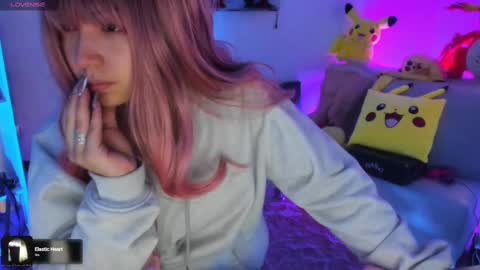     RAVENCLAU GIRL  online show from September 20, 12:06 pm