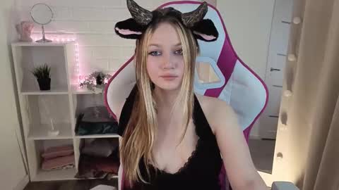 ANGELA online show from November 20, 2:39 pm