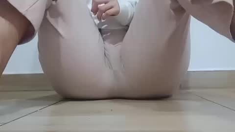 Snapshot of sunshine_days chatting on October 15, 5:07 am Annie online show from October 15, 5:07 am