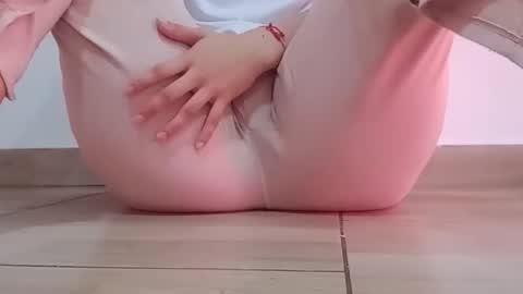 Snapshot of sunshine_days chatting on October 17, 4:20 pm Annie online show from October 17, 4:20 pm