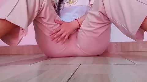 Snapshot of sunshine_days chatting on October 20, 4:18 pm Annie online show from October 20, 4:18 pm