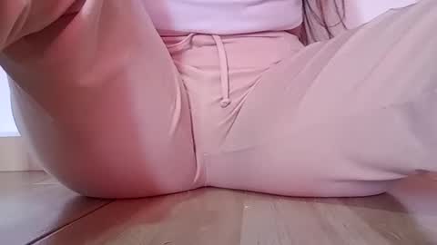 Snapshot of sunshine_days chatting on October 21, 5:24 pm Annie online show from October 21, 5:24 pm