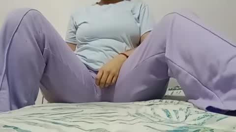 Snapshot of sunshine_days chatting on November 10, 5:45 pm Annie online show from November 10, 5:45 pm