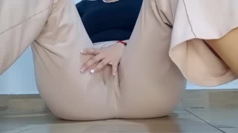 Snapshot of sunshine_days chatting on November 12, 4:51 pm Annie online show from November 12, 4:51 pm