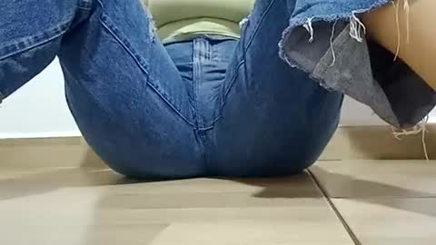 Snapshot of sunshine_days chatting on November 14, 7:01 pm Annie online show from November 14, 7:01 pm