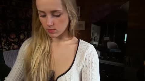 Snapshot of sunshine_pixie chatting on January 23, 11:26 pm Sunray online show from January 23, 11:26 pm