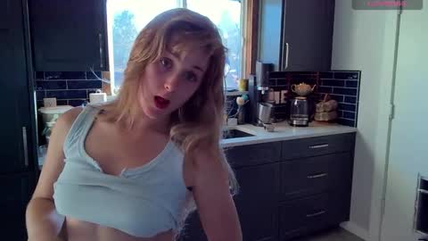 Snapshot of sunshine_pixie chatting on October 29, 11:39 pm Sunray online show from October 29, 11:39 pm