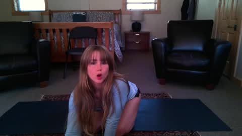 Snapshot of sunshine_pixie chatting on November 22, 6:18 pm Sunray online show from November 22, 6:18 pm