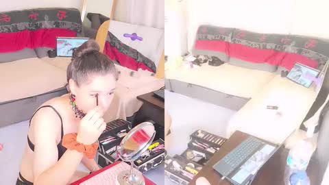 Snapshot of sunshine_sissy chatting on December 22, 12:35 pm Sunshine online show from December 22, 12:35 pm