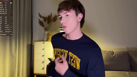 Snapshot of sunshinealex chatting on October 11, 4:33 am sunshinealex online show from October 11, 4:33 am