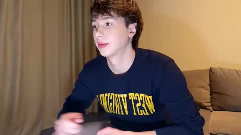 Snapshot of sunshinealex chatting on December 14, 5:46 am sunshinealex online show from December 14, 5:46 am