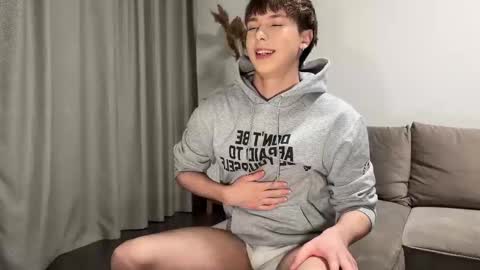 Snapshot of sunshinealex chatting on December 15, 1:32 am sunshinealex online show from December 15, 1:32 am