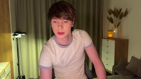 Snapshot of sunshinealex chatting on February 8, 1:09 am sunshinealex online show from February 8, 1:09 am