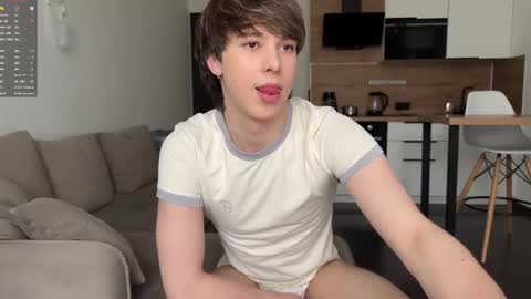 Snapshot of sunshinealex chatting on February 9, 7:56 am sunshinealex online show from February 9, 7:56 am