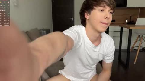 Snapshot of sunshinealex chatting on February 10, 9:24 am sunshinealex online show from February 10, 9:24 am