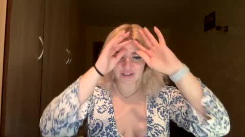 sunshinyflash online show from November 11, 5:13 pm