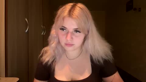 sunshinyflash online show from November 19, 5:13 pm