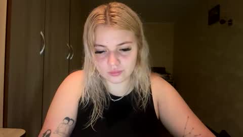 sunshinyflash online show from November 27, 3:47 pm