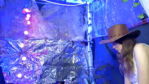 Snapshot of super_jony chatting on October 17, 4:09 pm super jony and Marta GMT 1300-1800 every day online show from October 17, 4:09 pm