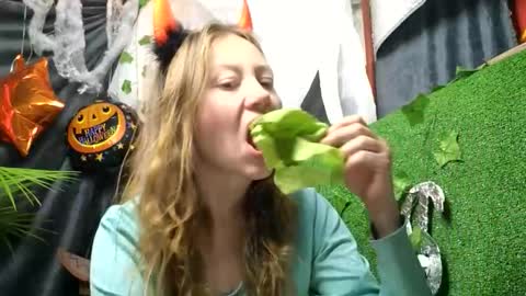 Snapshot of super_jony chatting on October 31, 11:28 pm super jony and Marta GMT 1300-1800 every day online show from October 31, 11:28 pm