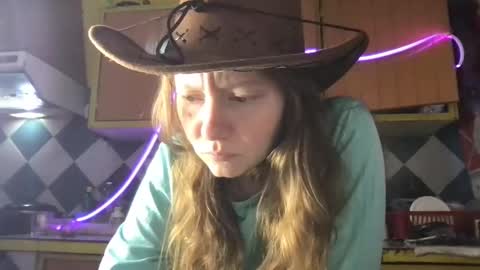 Snapshot of super_jony chatting on November 18, 9:25 am super jony and Marta GMT 1300-1800 every day online show from November 18, 9:25 am