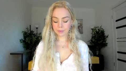 Jenn online show from July 18, 3:54 am