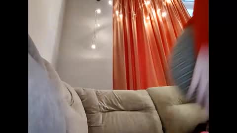 Snapshot of supereasyx chatting on January 5, 10:21 am Annie online show from January 5, 10:21 am